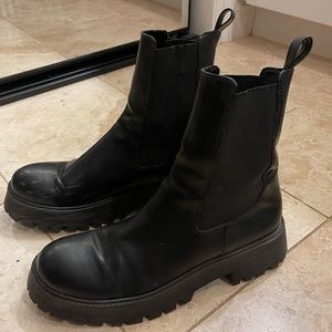 Chunky Vegan Leather Platform Chelsea boots 🖤✨